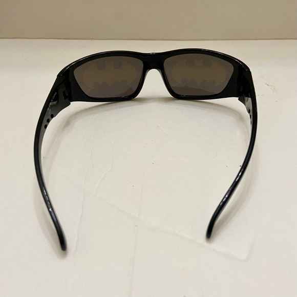 TM & DC Comics Batman Kid’s Sunglasses - Picture 5 of 13
